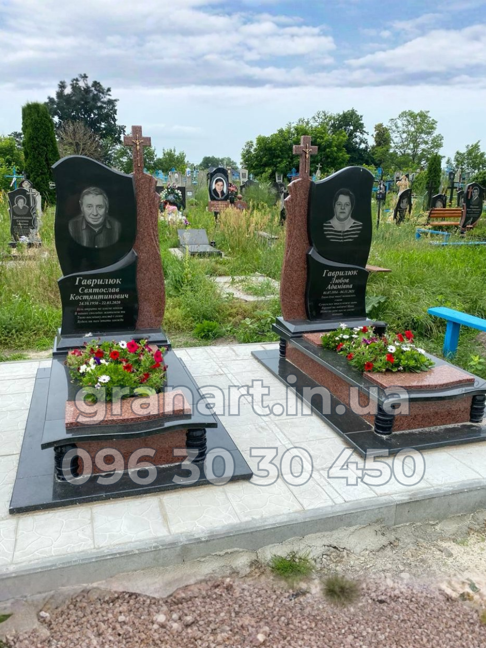 Подвійний з червоним хрестом та квітником